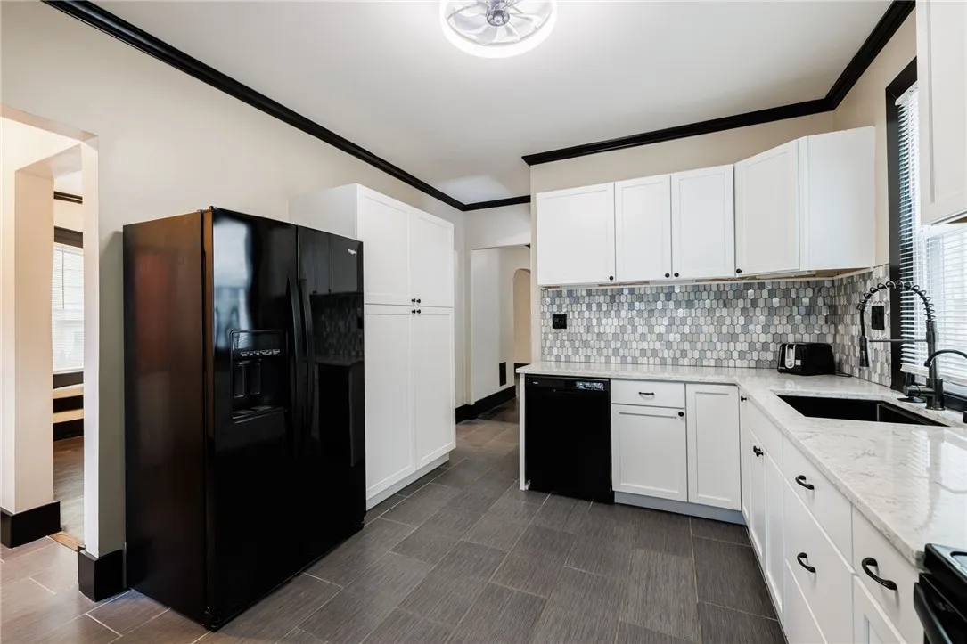 215 Lincoln Avenue, Rochester, New York 14611, Rochester, New York 14611, 4 Bedrooms Bedrooms, 9 Rooms Rooms,3 BathroomsBathrooms,Residential,For Sale,215 Lincoln Avenue, Rochester, New York 14611,0,R1642830