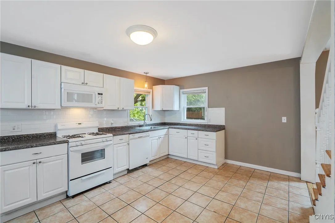 209 Boyden Street, Syracuse, New York 13203, Syracuse, New York 13203, 3 Bedrooms Bedrooms, 9 Rooms Rooms,1 BathroomBathrooms,Residential,For Sale,209 Boyden Street, Syracuse, New York 13203,0,S1643489