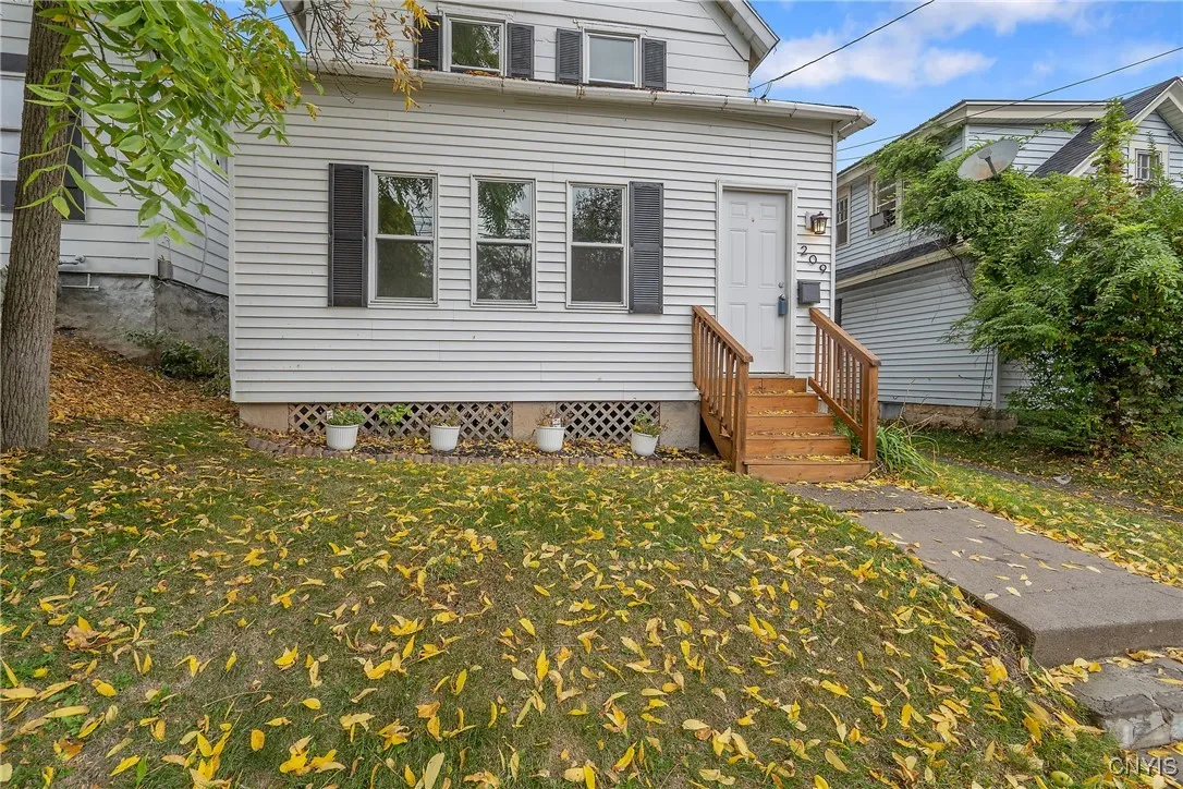 209 Boyden Street, Syracuse, New York 13203, Syracuse, New York 13203, 3 Bedrooms Bedrooms, 9 Rooms Rooms,1 BathroomBathrooms,Residential,For Sale,209 Boyden Street, Syracuse, New York 13203,0,S1643489