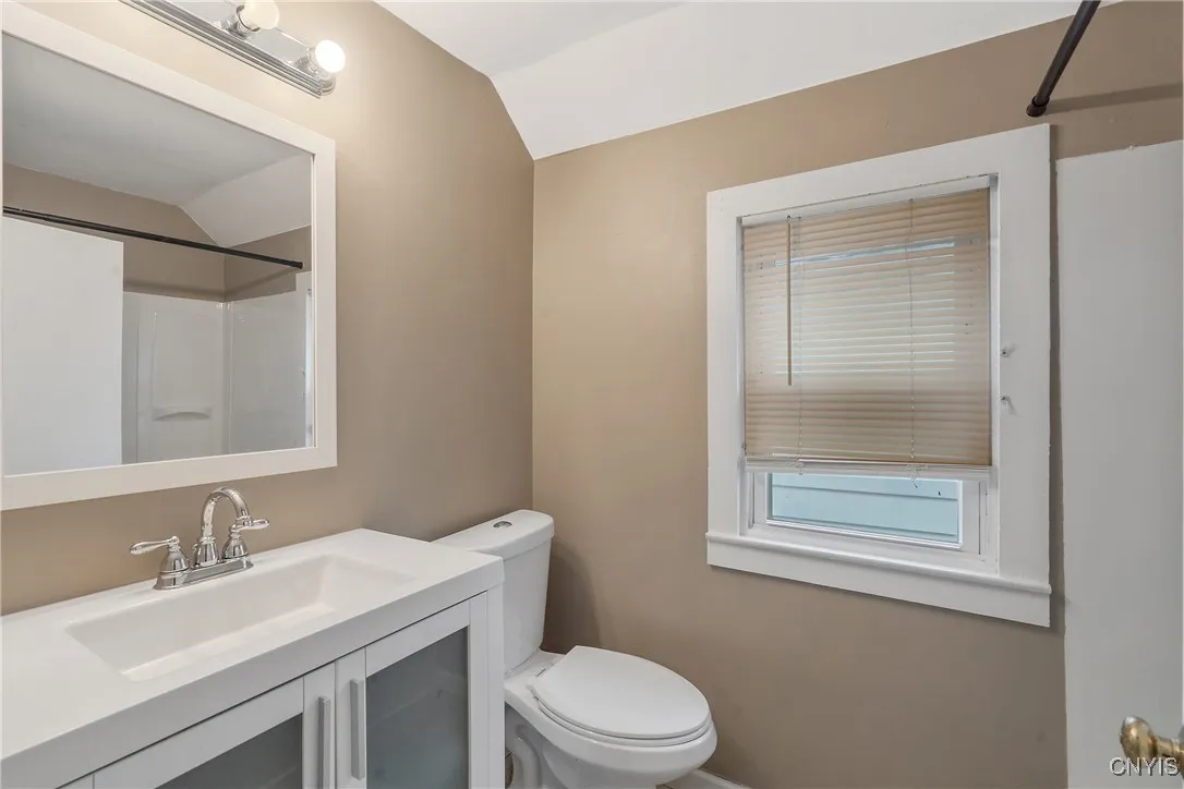 209 Boyden Street, Syracuse, New York 13203, Syracuse, New York 13203, 3 Bedrooms Bedrooms, 9 Rooms Rooms,1 BathroomBathrooms,Residential,For Sale,209 Boyden Street, Syracuse, New York 13203,0,S1643489