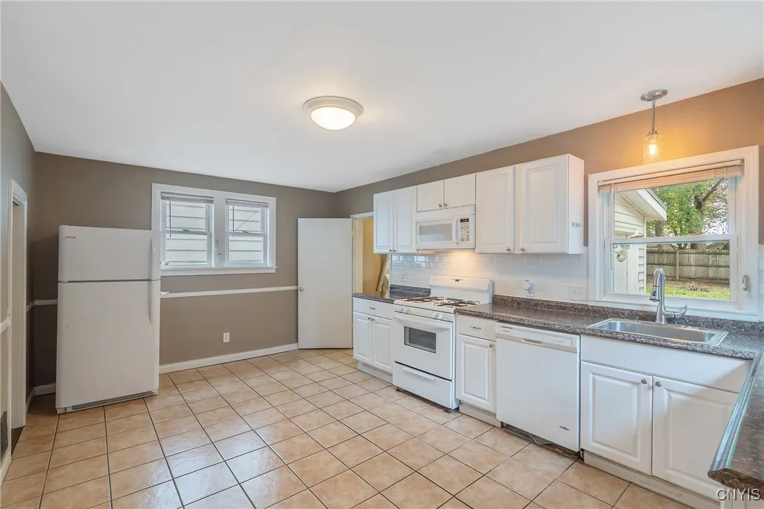 209 Boyden Street, Syracuse, New York 13203, Syracuse, New York 13203, 3 Bedrooms Bedrooms, 9 Rooms Rooms,1 BathroomBathrooms,Residential,For Sale,209 Boyden Street, Syracuse, New York 13203,0,S1643489