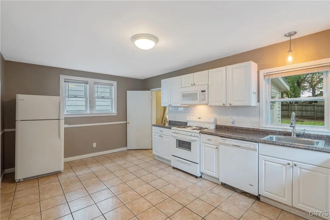 209 Boyden Street, Syracuse, New York 13203, Syracuse, New York 13203, 3 Bedrooms Bedrooms, 9 Rooms Rooms,1 BathroomBathrooms,Residential,For Sale,209 Boyden Street, Syracuse, New York 13203,0,S1643489