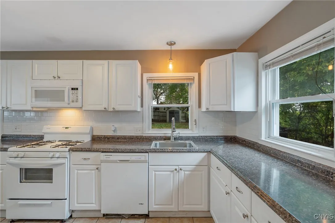 209 Boyden Street, Syracuse, New York 13203, Syracuse, New York 13203, 3 Bedrooms Bedrooms, 9 Rooms Rooms,1 BathroomBathrooms,Residential,For Sale,209 Boyden Street, Syracuse, New York 13203,0,S1643489