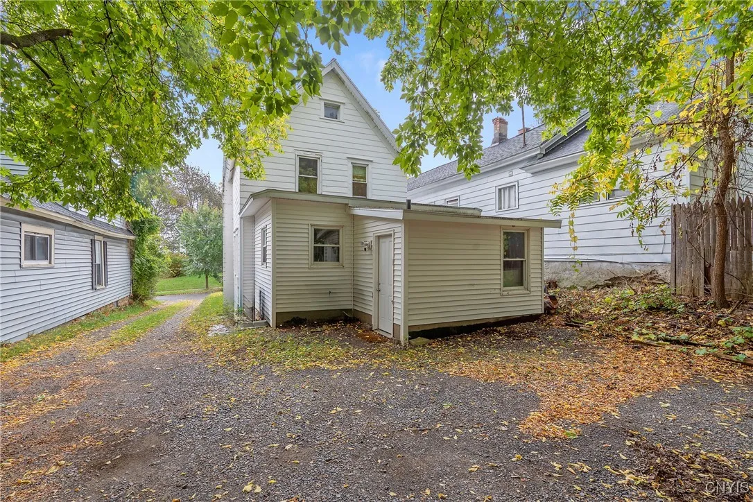 209 Boyden Street, Syracuse, New York 13203, Syracuse, New York 13203, 3 Bedrooms Bedrooms, 9 Rooms Rooms,1 BathroomBathrooms,Residential,For Sale,209 Boyden Street, Syracuse, New York 13203,0,S1643489
