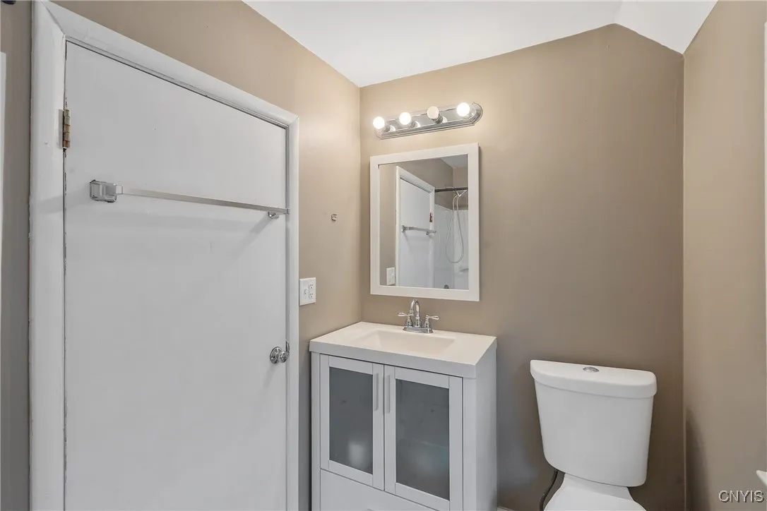 209 Boyden Street, Syracuse, New York 13203, Syracuse, New York 13203, 3 Bedrooms Bedrooms, 9 Rooms Rooms,1 BathroomBathrooms,Residential,For Sale,209 Boyden Street, Syracuse, New York 13203,0,S1643489