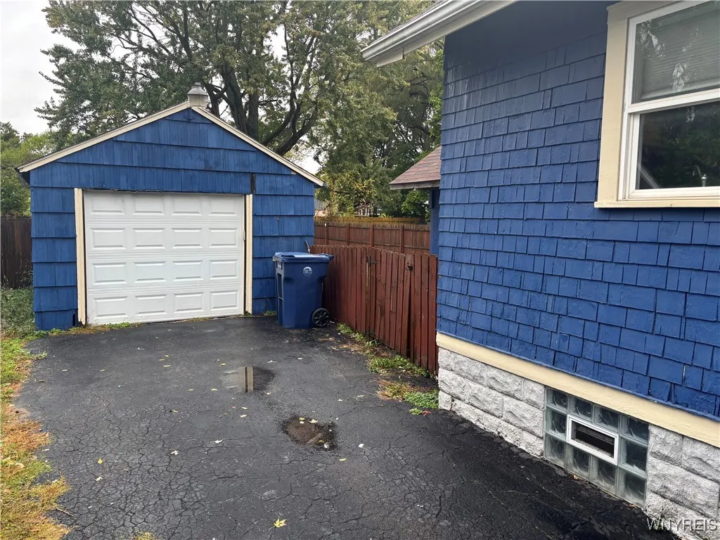 41 Charlotte Street, Lockport City, New York 14094, Lockport City, New York 14094, 2 Bedrooms Bedrooms, 4 Rooms Rooms,1 BathroomBathrooms,Residential,For Sale,41 Charlotte Street, Lockport City, New York 14094,0,B1643497
