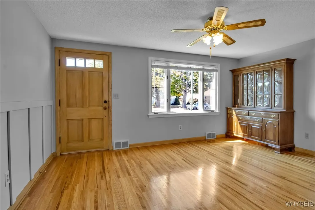 39 Emerald Drive, West Seneca, New York 14224, West Seneca, New York 14224, 2 Bedrooms Bedrooms, 6 Rooms Rooms,1 BathroomBathrooms,Residential,For Sale,39 Emerald Drive, West Seneca, New York 14224,0,B1643268
