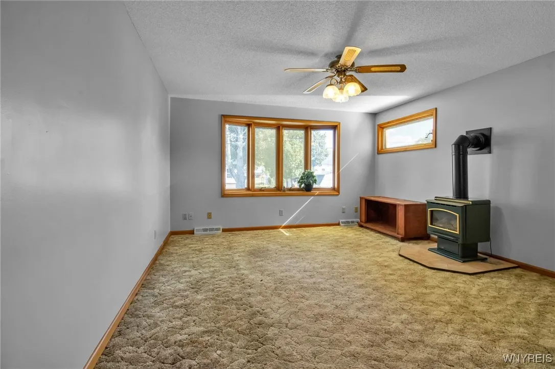 39 Emerald Drive, West Seneca, New York 14224, West Seneca, New York 14224, 2 Bedrooms Bedrooms, 6 Rooms Rooms,1 BathroomBathrooms,Residential,For Sale,39 Emerald Drive, West Seneca, New York 14224,0,B1643268