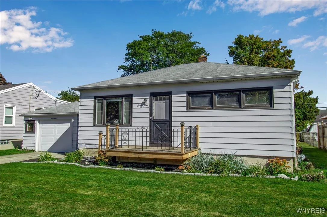 39 Emerald Drive, West Seneca, New York 14224, West Seneca, New York 14224, 2 Bedrooms Bedrooms, 6 Rooms Rooms,1 BathroomBathrooms,Residential,For Sale,39 Emerald Drive, West Seneca, New York 14224,0,B1643268