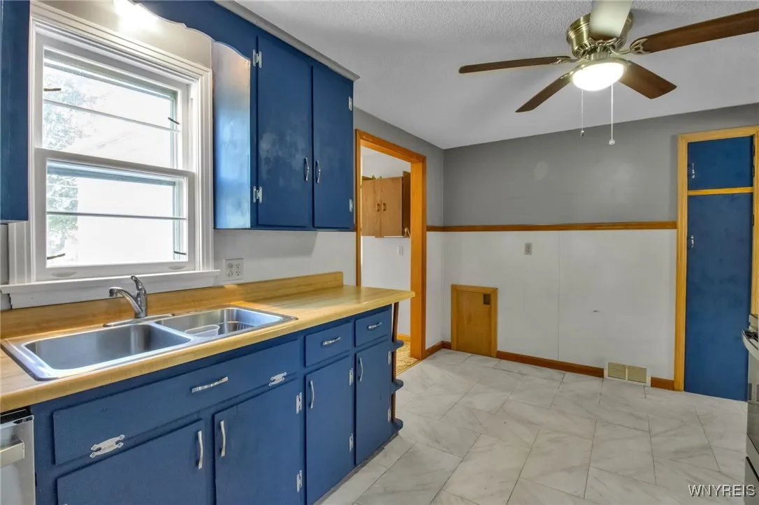 39 Emerald Drive, West Seneca, New York 14224, West Seneca, New York 14224, 2 Bedrooms Bedrooms, 6 Rooms Rooms,1 BathroomBathrooms,Residential,For Sale,39 Emerald Drive, West Seneca, New York 14224,0,B1643268