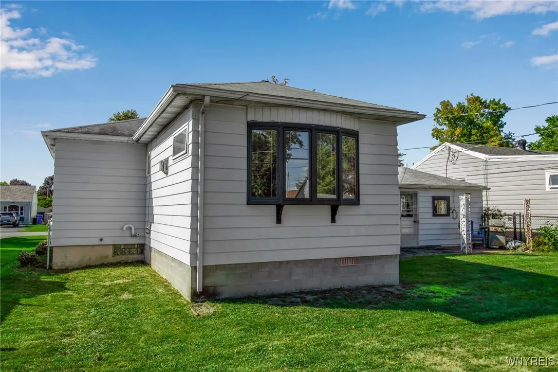 39 Emerald Drive, West Seneca, New York 14224, West Seneca, New York 14224, 2 Bedrooms Bedrooms, 6 Rooms Rooms,1 BathroomBathrooms,Residential,For Sale,39 Emerald Drive, West Seneca, New York 14224,0,B1643268