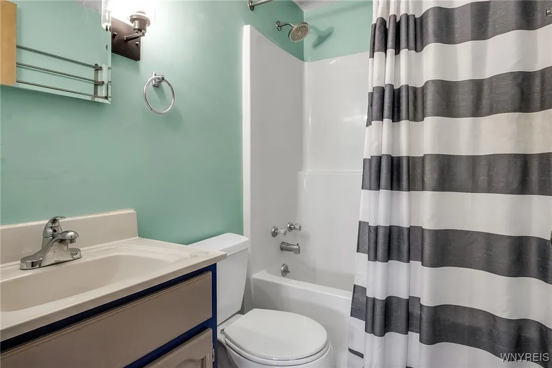 39 Emerald Drive, West Seneca, New York 14224, West Seneca, New York 14224, 2 Bedrooms Bedrooms, 6 Rooms Rooms,1 BathroomBathrooms,Residential,For Sale,39 Emerald Drive, West Seneca, New York 14224,0,B1643268