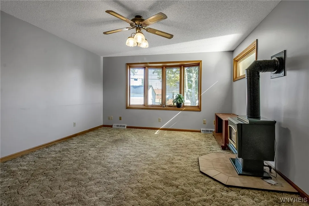 39 Emerald Drive, West Seneca, New York 14224, West Seneca, New York 14224, 2 Bedrooms Bedrooms, 6 Rooms Rooms,1 BathroomBathrooms,Residential,For Sale,39 Emerald Drive, West Seneca, New York 14224,0,B1643268