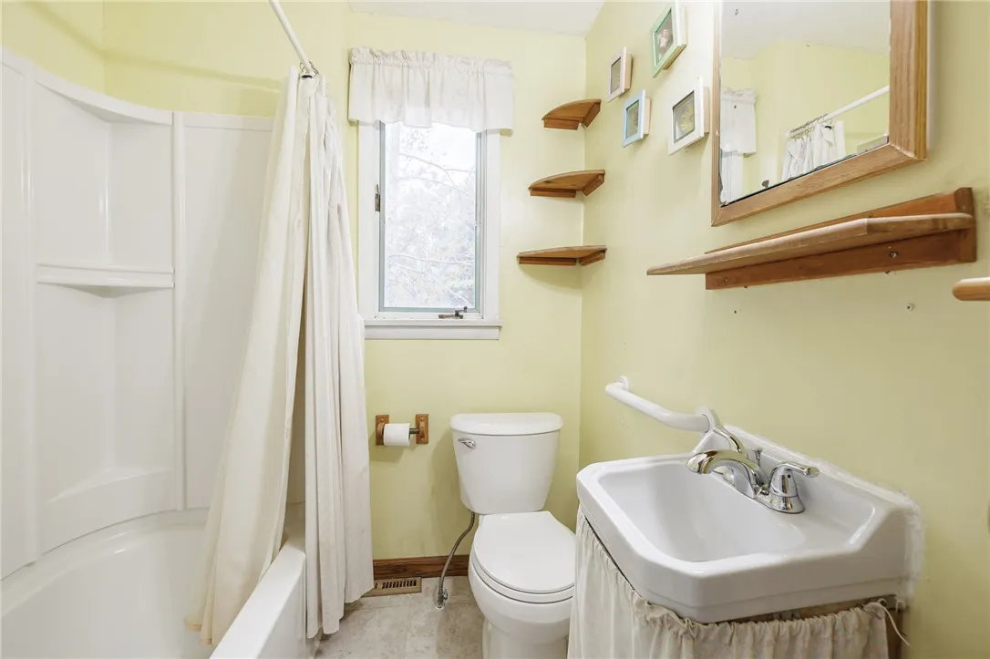 1138 Pinnacle Road, Henrietta, New York 14467, Henrietta, New York 14467, 3 Bedrooms Bedrooms, 7 Rooms Rooms,1 BathroomBathrooms,Residential,For Sale,1138 Pinnacle Road, Henrietta, New York 14467,0,R1643081