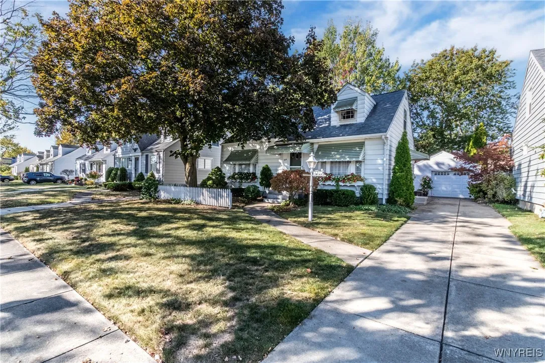214 Pickford Avenue, Tonawanda, New York 14223, Tonawanda, New York 14223, 4 Bedrooms Bedrooms, 9 Rooms Rooms,1 BathroomBathrooms,Residential,For Sale,214 Pickford Avenue, Tonawanda, New York 14223,0,B1643250