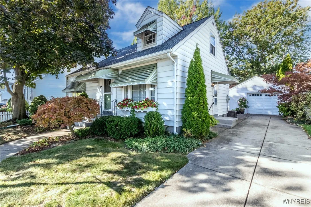 214 Pickford Avenue, Tonawanda, New York 14223, Tonawanda, New York 14223, 4 Bedrooms Bedrooms, 9 Rooms Rooms,1 BathroomBathrooms,Residential,For Sale,214 Pickford Avenue, Tonawanda, New York 14223,0,B1643250