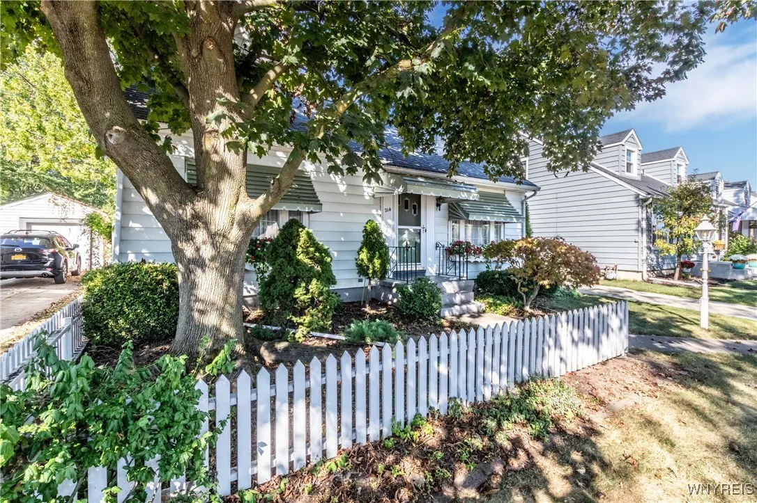 214 Pickford Avenue, Tonawanda, New York 14223, Tonawanda, New York 14223, 4 Bedrooms Bedrooms, 9 Rooms Rooms,1 BathroomBathrooms,Residential,For Sale,214 Pickford Avenue, Tonawanda, New York 14223,0,B1643250