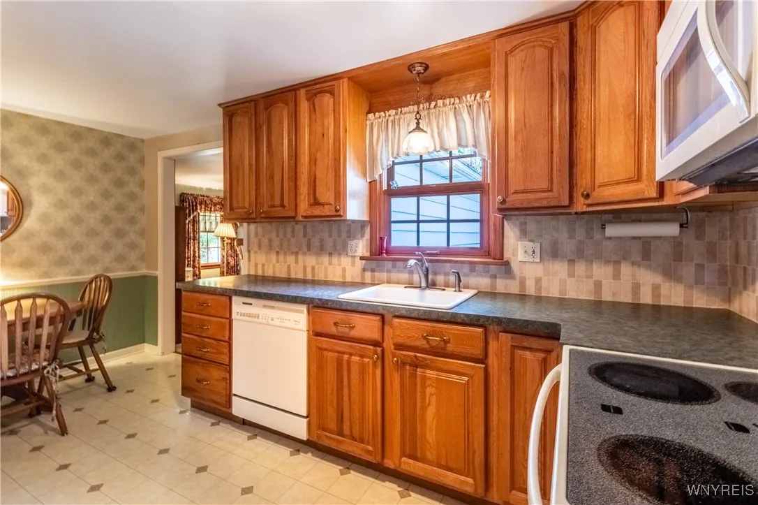 214 Pickford Avenue, Tonawanda, New York 14223, Tonawanda, New York 14223, 4 Bedrooms Bedrooms, 9 Rooms Rooms,1 BathroomBathrooms,Residential,For Sale,214 Pickford Avenue, Tonawanda, New York 14223,0,B1643250
