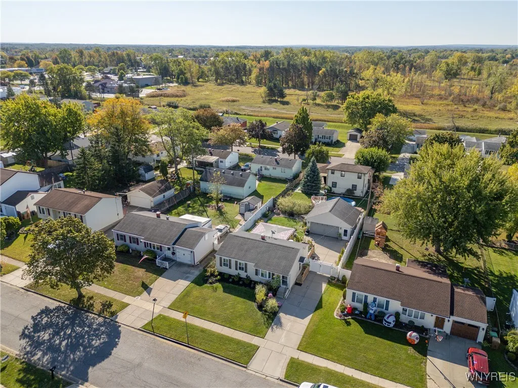 39 Dubonnet Drive, Cheektowaga, New York 14043, Cheektowaga, New York 14043, 3 Bedrooms Bedrooms, 6 Rooms Rooms,2 BathroomsBathrooms,Residential,For Sale,39 Dubonnet Drive, Cheektowaga, New York 14043,0,B1643411