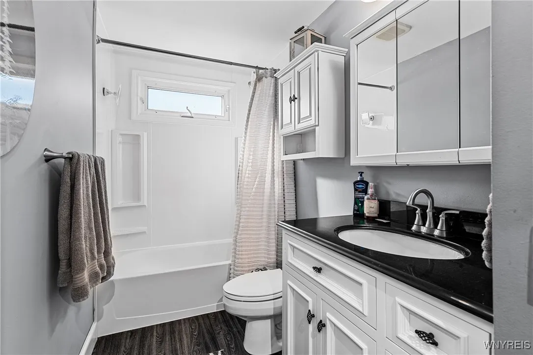 39 Dubonnet Drive, Cheektowaga, New York 14043, Cheektowaga, New York 14043, 3 Bedrooms Bedrooms, 6 Rooms Rooms,2 BathroomsBathrooms,Residential,For Sale,39 Dubonnet Drive, Cheektowaga, New York 14043,0,B1643411