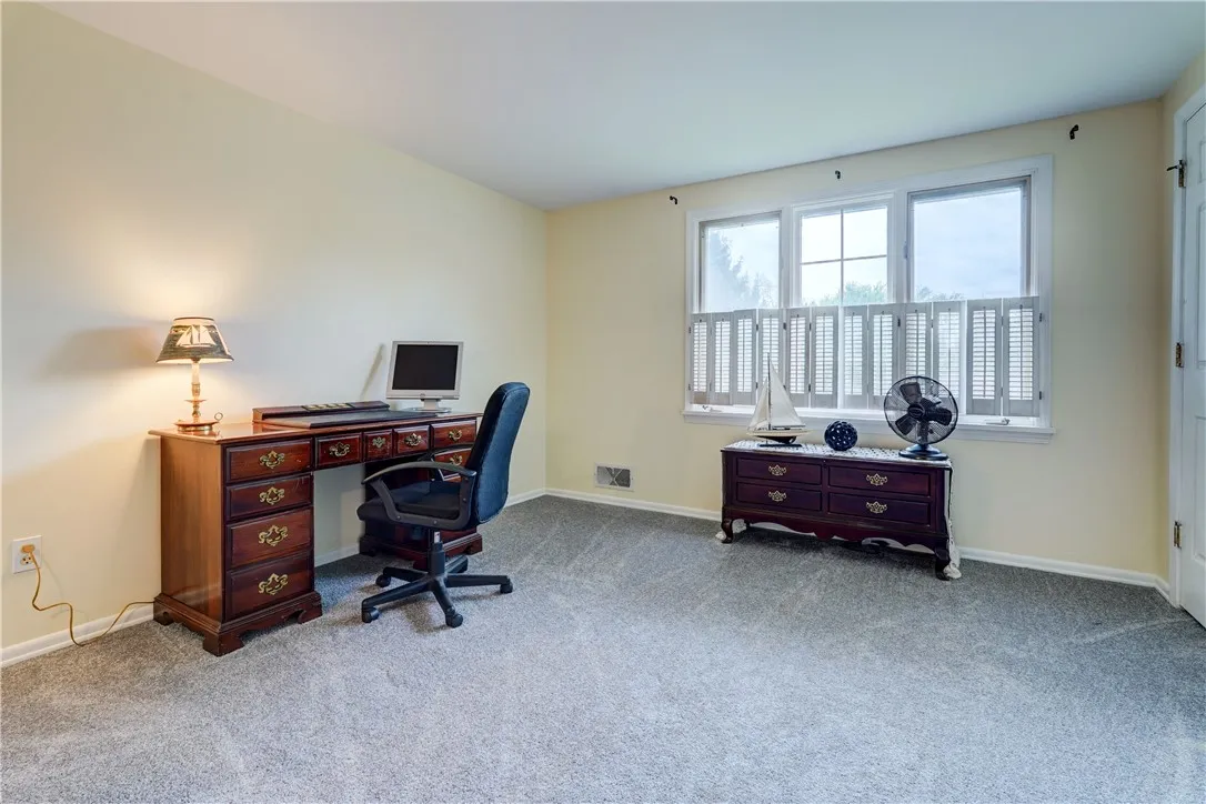 2 Foxpointe Circle, Perinton, New York 14450, Perinton, New York 14450, 4 Bedrooms Bedrooms, 8 Rooms Rooms,2 BathroomsBathrooms,Residential,For Sale,2 Foxpointe Circle, Perinton, New York 14450,0,R1643015