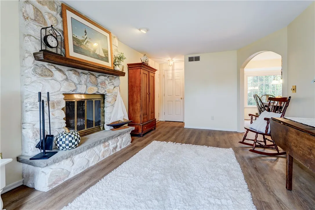 2 Foxpointe Circle, Perinton, New York 14450, Perinton, New York 14450, 4 Bedrooms Bedrooms, 8 Rooms Rooms,2 BathroomsBathrooms,Residential,For Sale,2 Foxpointe Circle, Perinton, New York 14450,0,R1643015
