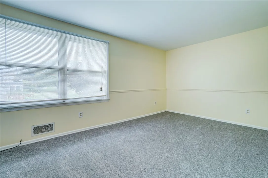 2 Foxpointe Circle, Perinton, New York 14450, Perinton, New York 14450, 4 Bedrooms Bedrooms, 8 Rooms Rooms,2 BathroomsBathrooms,Residential,For Sale,2 Foxpointe Circle, Perinton, New York 14450,0,R1643015