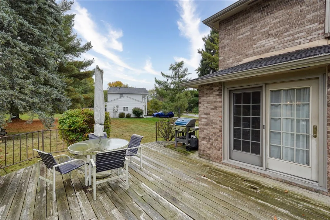 2 Foxpointe Circle, Perinton, New York 14450, Perinton, New York 14450, 4 Bedrooms Bedrooms, 8 Rooms Rooms,2 BathroomsBathrooms,Residential,For Sale,2 Foxpointe Circle, Perinton, New York 14450,0,R1643015