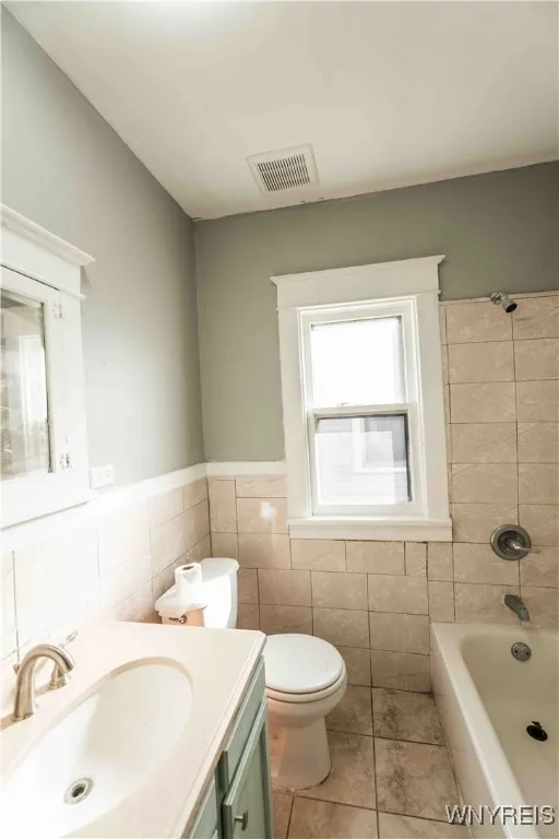255 Lisbon Avenue, Buffalo, New York 14215, Buffalo, New York 14215, 6 Bedrooms Bedrooms, ,2 BathroomsBathrooms,Residential,For Sale,255 Lisbon Avenue, Buffalo, New York 14215,0,B1643183