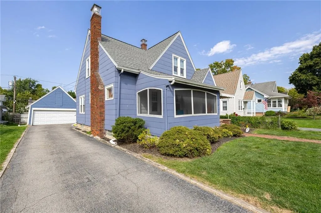 46 Whiteford Road, Rochester, New York 14620, Rochester, New York 14620, 3 Bedrooms Bedrooms, 7 Rooms Rooms,2 BathroomsBathrooms,Residential Lease,For Rent,46 Whiteford Road, Rochester, New York 14620,0,R1643126