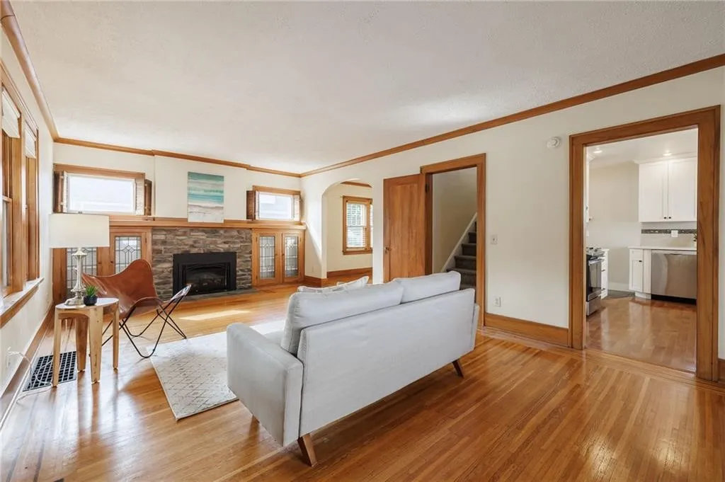 46 Whiteford Road, Rochester, New York 14620, Rochester, New York 14620, 3 Bedrooms Bedrooms, 7 Rooms Rooms,2 BathroomsBathrooms,Residential Lease,For Rent,46 Whiteford Road, Rochester, New York 14620,0,R1643126
