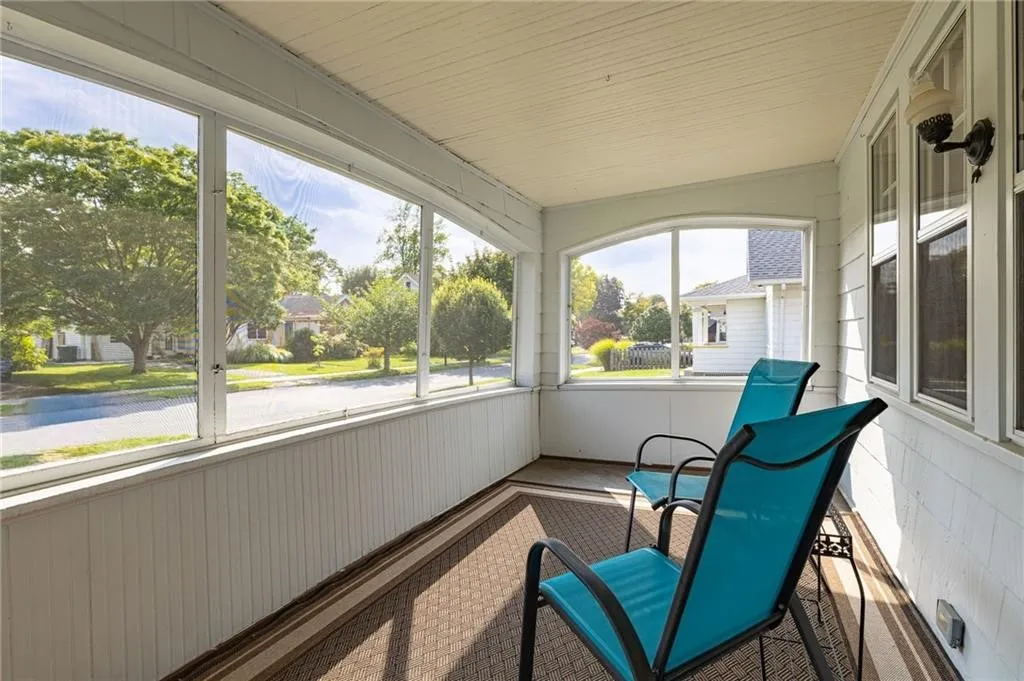 46 Whiteford Road, Rochester, New York 14620, Rochester, New York 14620, 3 Bedrooms Bedrooms, 7 Rooms Rooms,2 BathroomsBathrooms,Residential Lease,For Rent,46 Whiteford Road, Rochester, New York 14620,0,R1643126