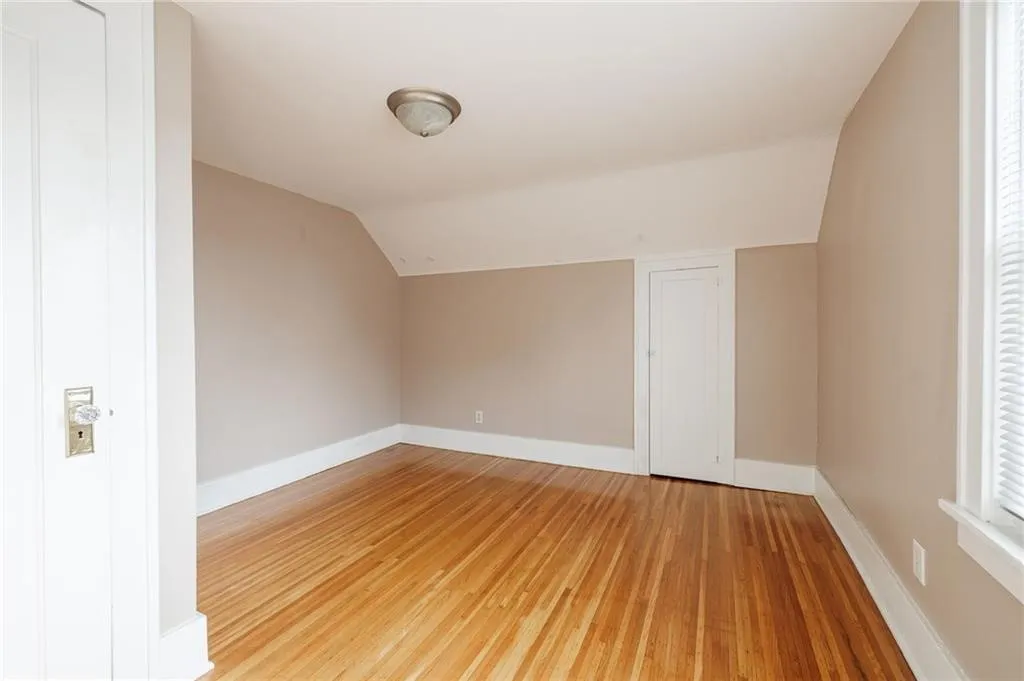 46 Whiteford Road, Rochester, New York 14620, Rochester, New York 14620, 3 Bedrooms Bedrooms, 7 Rooms Rooms,2 BathroomsBathrooms,Residential Lease,For Rent,46 Whiteford Road, Rochester, New York 14620,0,R1643126