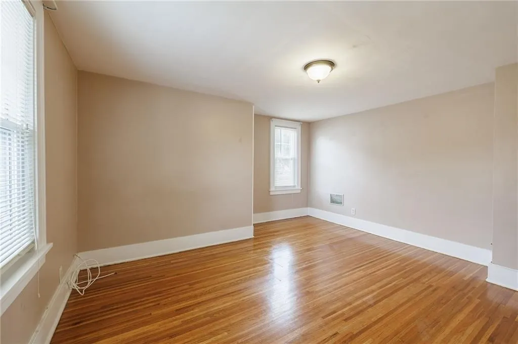 46 Whiteford Road, Rochester, New York 14620, Rochester, New York 14620, 3 Bedrooms Bedrooms, 7 Rooms Rooms,2 BathroomsBathrooms,Residential Lease,For Rent,46 Whiteford Road, Rochester, New York 14620,0,R1643126