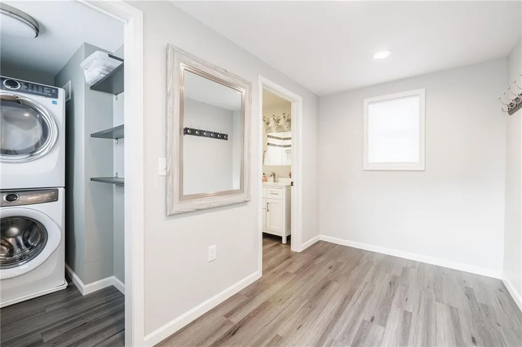 46 Whiteford Road, Rochester, New York 14620, Rochester, New York 14620, 3 Bedrooms Bedrooms, 7 Rooms Rooms,2 BathroomsBathrooms,Residential Lease,For Rent,46 Whiteford Road, Rochester, New York 14620,0,R1643126