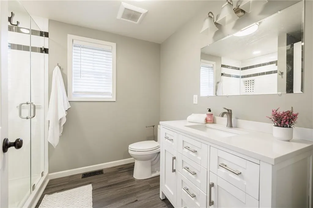 46 Whiteford Road, Rochester, New York 14620, Rochester, New York 14620, 3 Bedrooms Bedrooms, 7 Rooms Rooms,2 BathroomsBathrooms,Residential Lease,For Rent,46 Whiteford Road, Rochester, New York 14620,0,R1643126