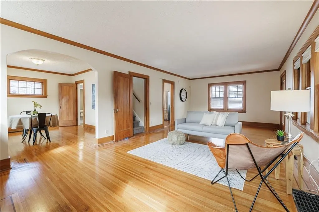 46 Whiteford Road, Rochester, New York 14620, Rochester, New York 14620, 3 Bedrooms Bedrooms, 7 Rooms Rooms,2 BathroomsBathrooms,Residential Lease,For Rent,46 Whiteford Road, Rochester, New York 14620,0,R1643126