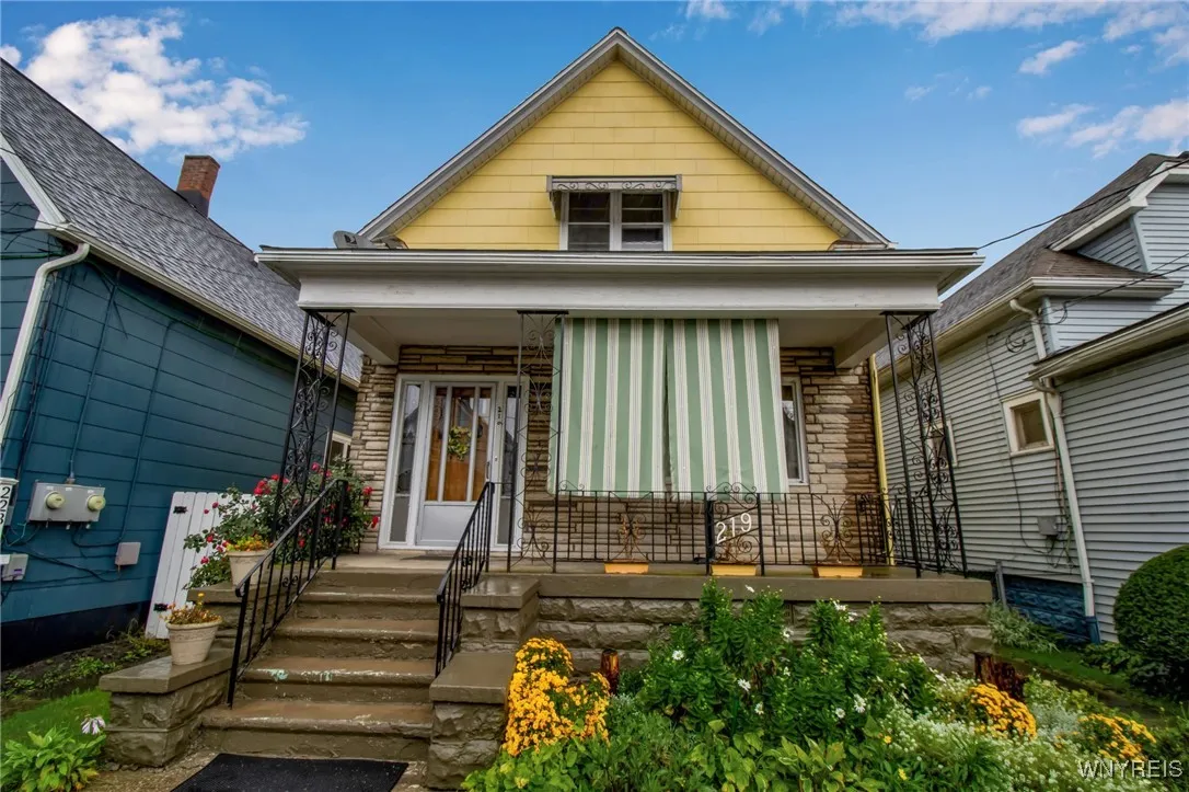 219 Weimar Street, Buffalo, New York 14206, Buffalo, New York 14206, 3 Bedrooms Bedrooms, 7 Rooms Rooms,1 BathroomBathrooms,Residential,For Sale,219 Weimar Street, Buffalo, New York 14206,0,B1643430