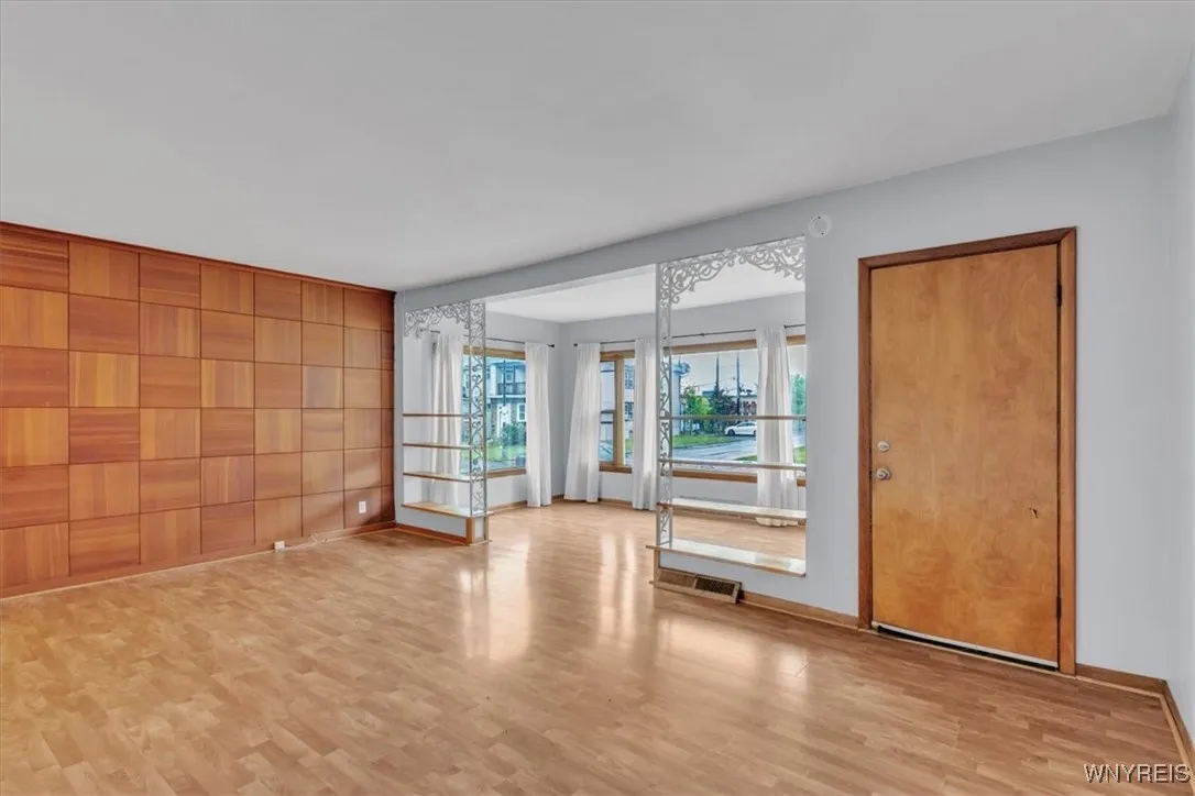 131 Tacoma Avenue, Buffalo, New York 14216, Buffalo, New York 14216, 6 Bedrooms Bedrooms, ,2 BathroomsBathrooms,Residential,For Sale,131 Tacoma Avenue, Buffalo, New York 14216,0,B1643231