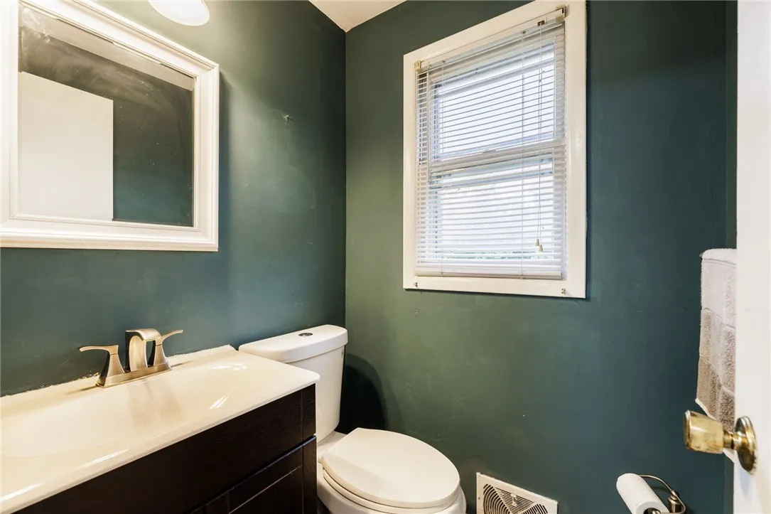 3 Sunny Slope Drive, Parma, New York 14468, Parma, New York 14468, 3 Bedrooms Bedrooms, 8 Rooms Rooms,1 BathroomBathrooms,Residential,For Sale,3 Sunny Slope Drive, Parma, New York 14468,0,R1642055