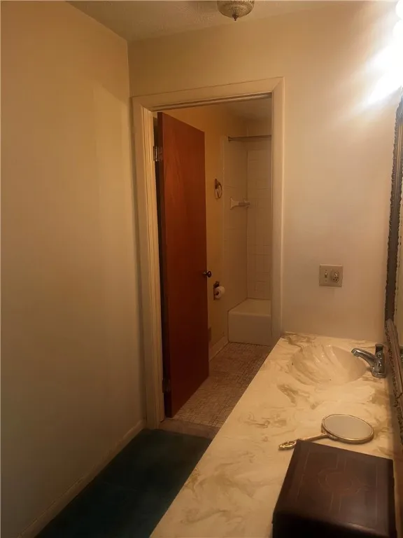 27 Colonial Parkway A, Pittsford, New York 14534, Pittsford, New York 14534, 1 Bedroom Bedrooms, 5 Rooms Rooms,1 BathroomBathrooms,Residential,For Sale,27 Colonial Parkway A, Pittsford, New York 14534,0,R1643362