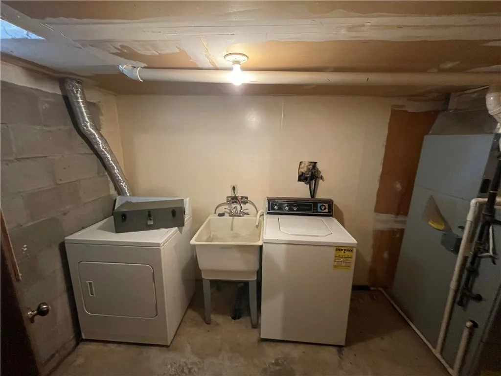 27 Colonial Parkway A, Pittsford, New York 14534, Pittsford, New York 14534, 1 Bedroom Bedrooms, 5 Rooms Rooms,1 BathroomBathrooms,Residential,For Sale,27 Colonial Parkway A, Pittsford, New York 14534,0,R1643362