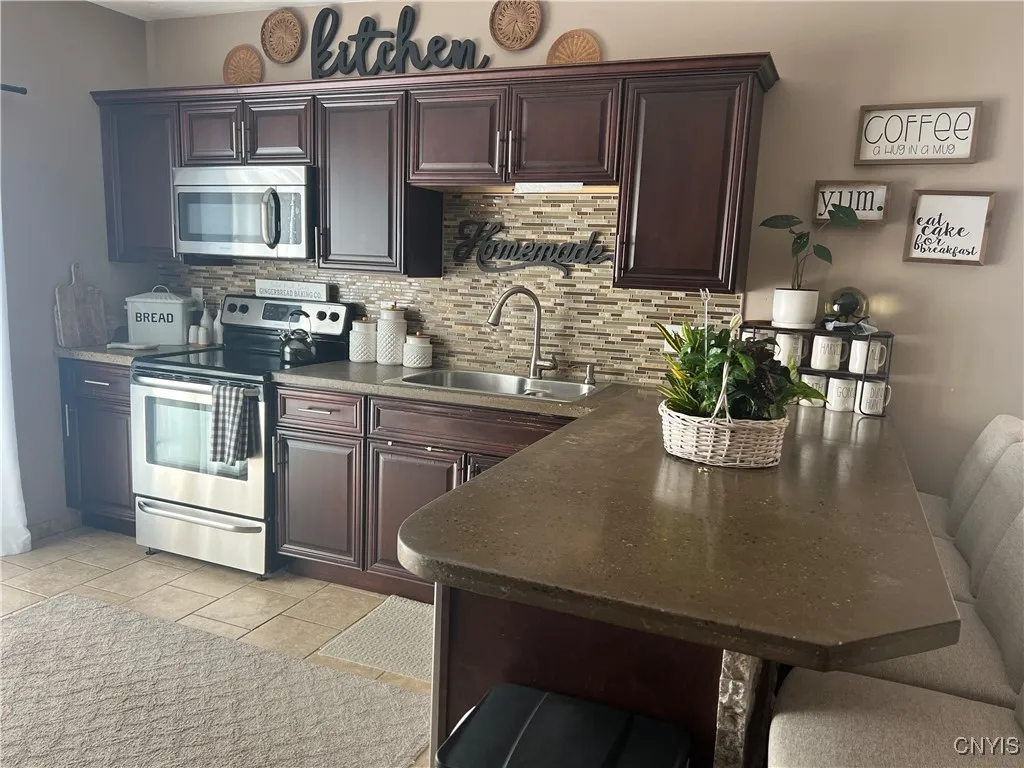 1413 Old Burrstone Road, Utica, New York 13502, Utica, New York 13502, 3 Bedrooms Bedrooms, 6 Rooms Rooms,1 BathroomBathrooms,Residential,For Sale,1413 Old Burrstone Road, Utica, New York 13502,0,S1643287