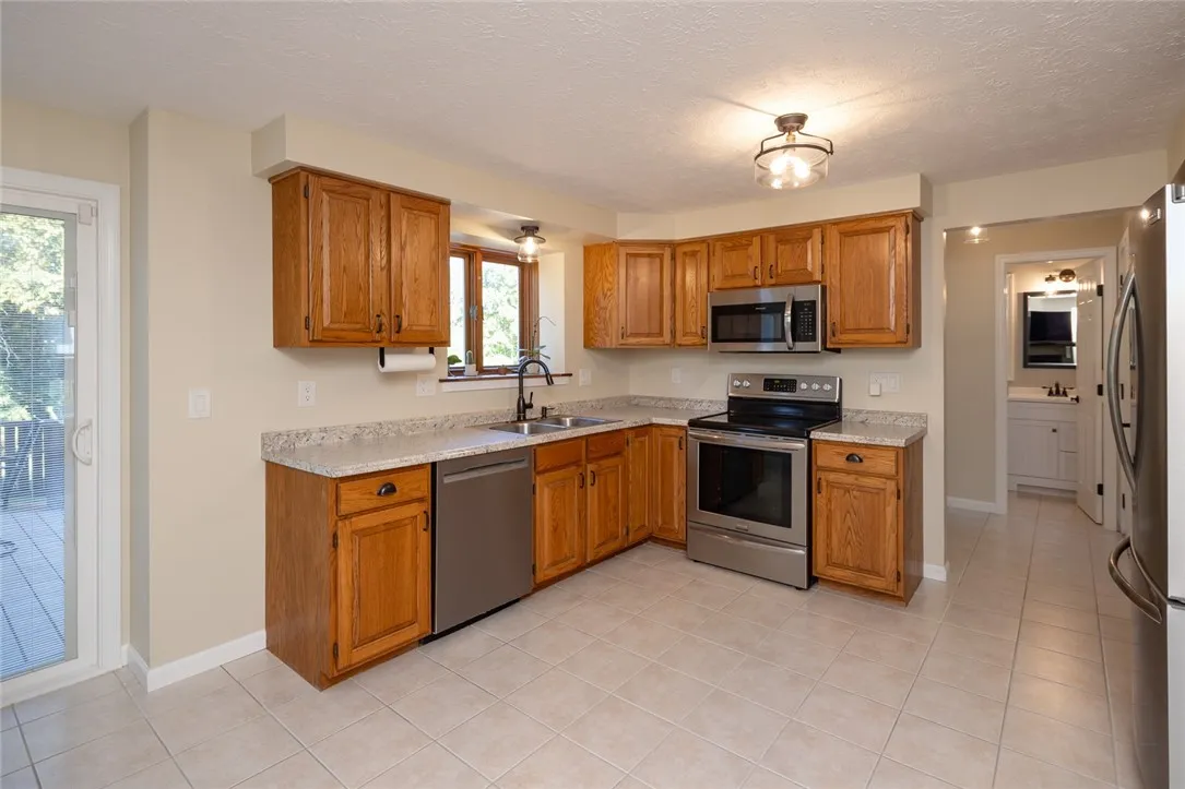 63 Brandon Circle, Greece, New York 14612, Greece, New York 14612, 3 Bedrooms Bedrooms, 7 Rooms Rooms,2 BathroomsBathrooms,Residential,For Sale,63 Brandon Circle, Greece, New York 14612,0,R1643473