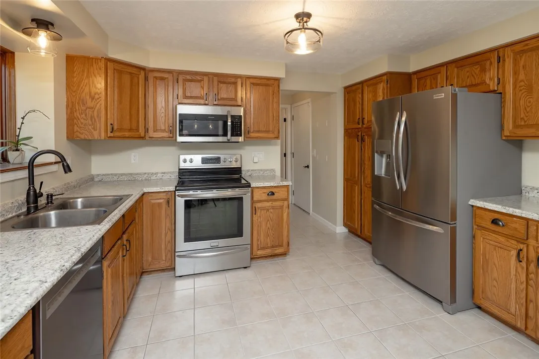 63 Brandon Circle, Greece, New York 14612, Greece, New York 14612, 3 Bedrooms Bedrooms, 7 Rooms Rooms,2 BathroomsBathrooms,Residential,For Sale,63 Brandon Circle, Greece, New York 14612,0,R1643473