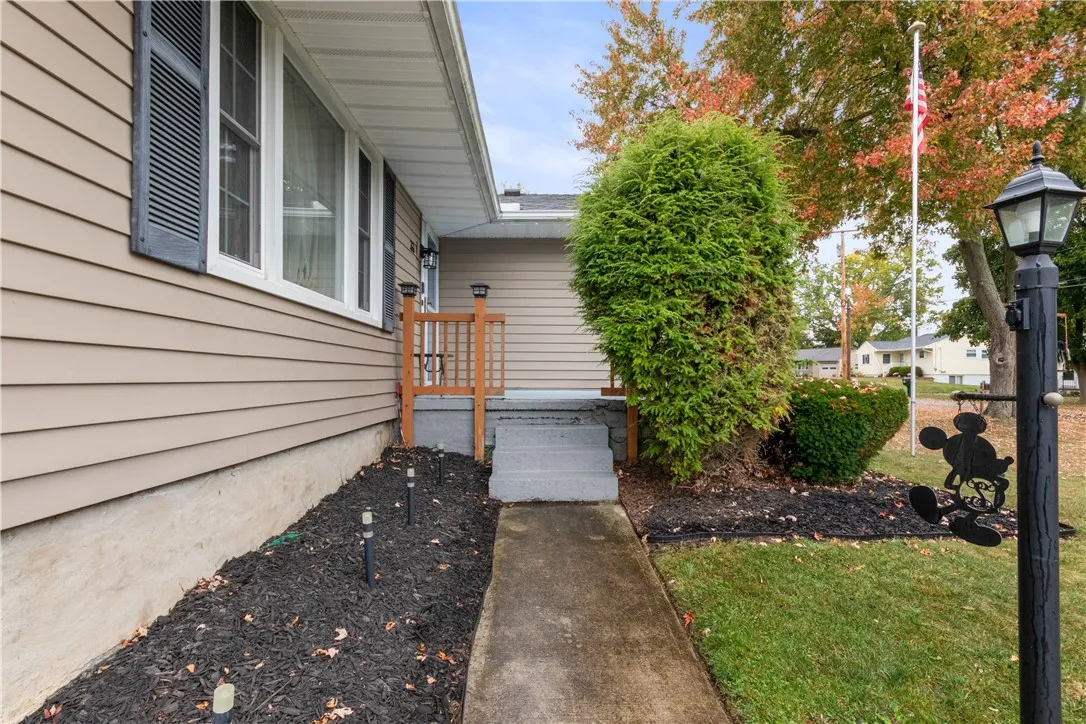 33 Bennett Street, Geneva City, New York 14456, Geneva City, New York 14456, 3 Bedrooms Bedrooms, 10 Rooms Rooms,3 BathroomsBathrooms,Residential,For Sale,33 Bennett Street, Geneva City, New York 14456,0,R1643248