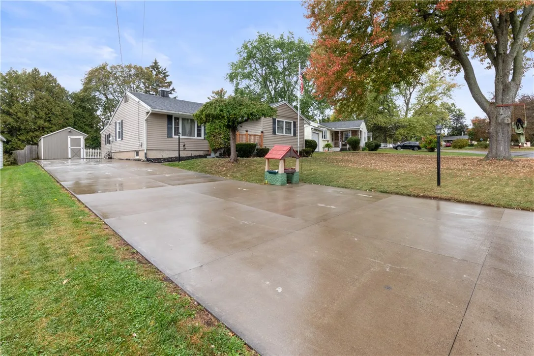 33 Bennett Street, Geneva City, New York 14456, Geneva City, New York 14456, 3 Bedrooms Bedrooms, 10 Rooms Rooms,3 BathroomsBathrooms,Residential,For Sale,33 Bennett Street, Geneva City, New York 14456,0,R1643248