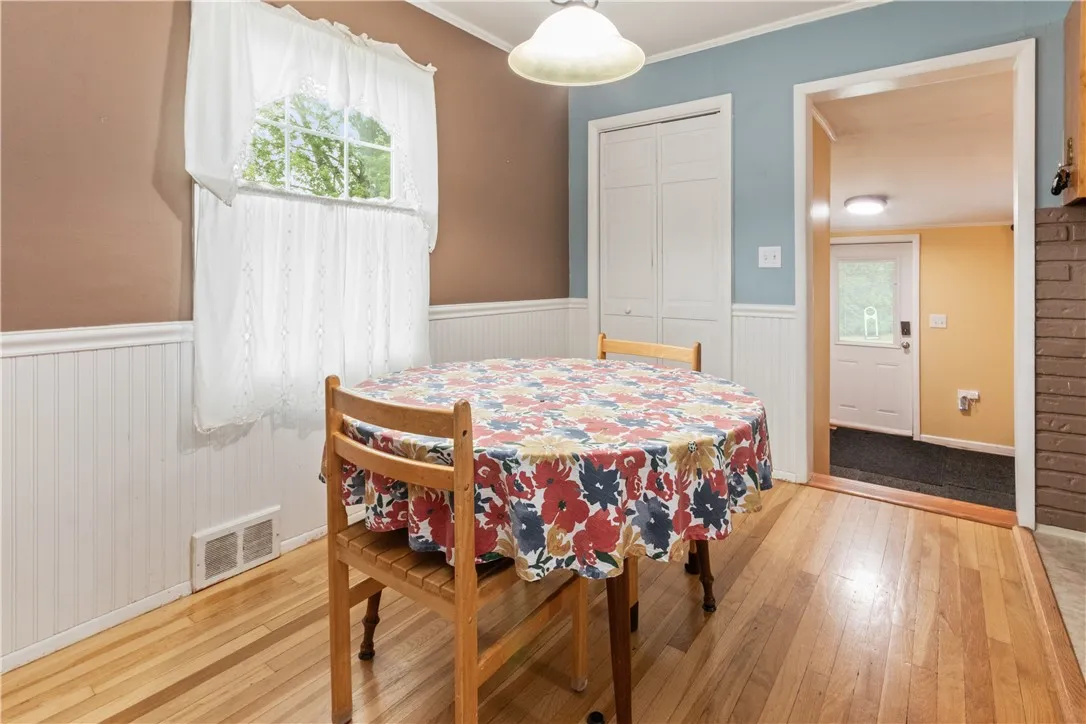 33 Bennett Street, Geneva City, New York 14456, Geneva City, New York 14456, 3 Bedrooms Bedrooms, 10 Rooms Rooms,3 BathroomsBathrooms,Residential,For Sale,33 Bennett Street, Geneva City, New York 14456,0,R1643248