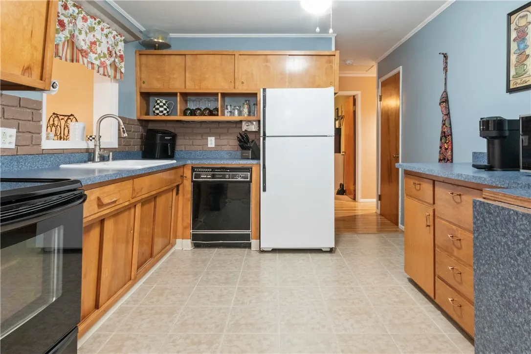 33 Bennett Street, Geneva City, New York 14456, Geneva City, New York 14456, 3 Bedrooms Bedrooms, 10 Rooms Rooms,3 BathroomsBathrooms,Residential,For Sale,33 Bennett Street, Geneva City, New York 14456,0,R1643248