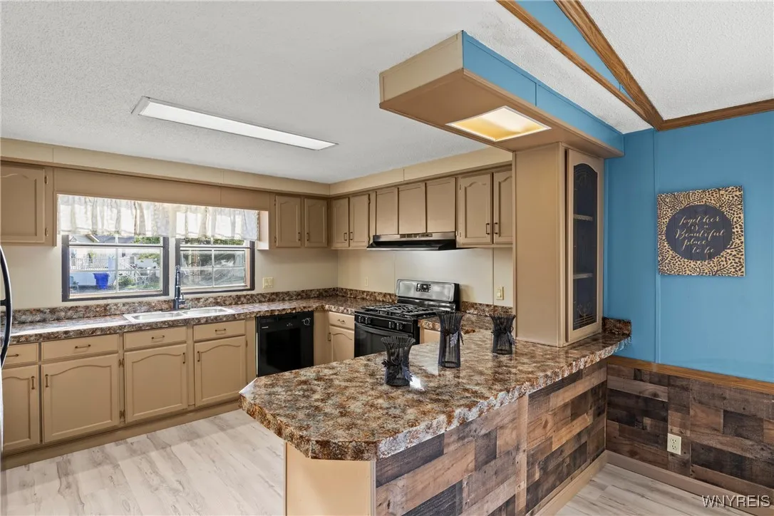 1045 Fernwood Avenue, Lockport Town, New York 1409, Lockport Town, New York 14094, 2 Bedrooms Bedrooms, 8 Rooms Rooms,2 BathroomsBathrooms,Residential,For Sale,1045 Fernwood Avenue, Lockport Town, New York 1409,0,B1643188